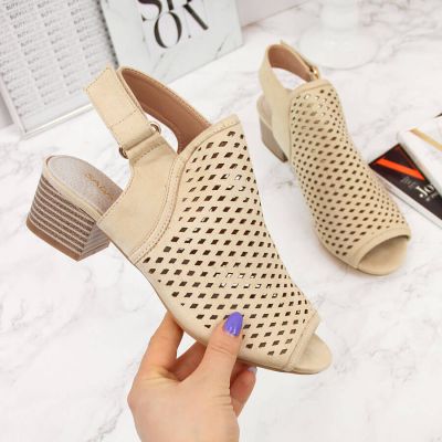 Beige, geschlossene Sandalen mit Lochmuster von Sabatina für Damen