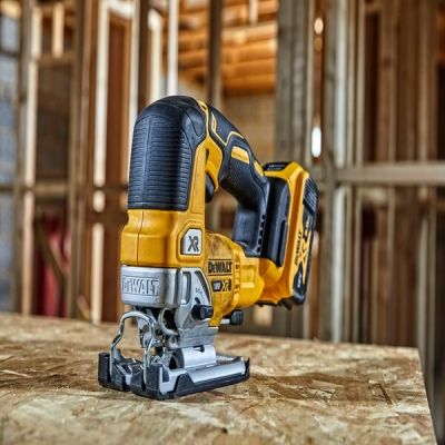 8. DeWALT DCS334P2-QW elektrische Stichsäge, 3200 Hübe/min, 2,1 kg