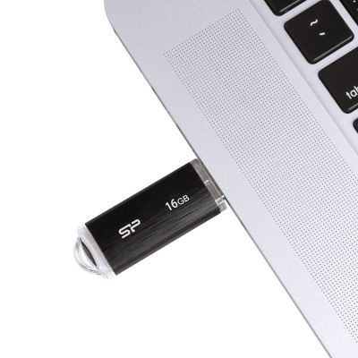 9. Pendrive Silicon Power Ultima U02 16GB USB 2.0 schwarz (SP016GBUF2U02V1K)