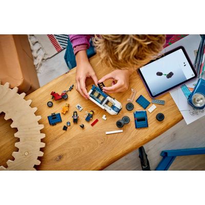 10. LEGO City 60479 Polizeigefängnistransporter