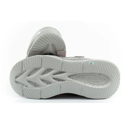 9. Skechers Glow Strider LED Kinder-Sportschuhe für Jungen Silber