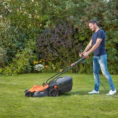 7. Black & Decker BEMW481ES Handrasenmäher AC Orange