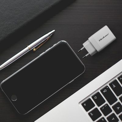 4. QOLTEC Ladegerät 45W GAN | 5-20V | 1,5-3A | 1x USB-C PD | 1x USB QC 3.0 | Weiß