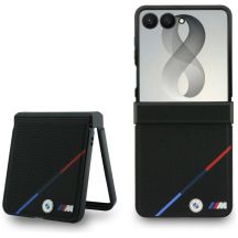 BMW M Lederhülle mit perforiertem dreifarbigem Streifenmuster, Metalllogos und MagSafe-Funktion für Samsung Galaxy Z Flip 8 – Schwarz