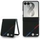 BMW M Lederhülle mit perforiertem dreifarbigem Streifenmuster, Metalllogos und MagSafe-Funktion für Samsung Galaxy Z Flip 8 – Schwarz
