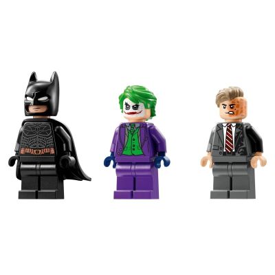 6. LEGO DC SUPER HEROES 76303 Batmans Tumbler gegen Two-Face und den Joker
