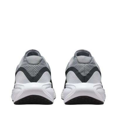 3. Nike Revolution 8 HJ9198 004 Herrenschuhe