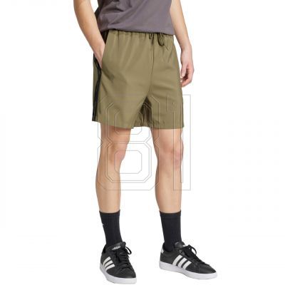 4. adidas Essentials 3-Streifen Chelsea Shorts M JW1901