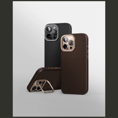 7. Uniq Keva Max Magclick Ladekamera-Ständerhülle für iPhone 16 Pro Max - Braun