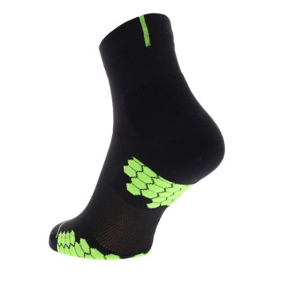 2. Inov-8 TrailFly Sock Mid. Schwarz und Grün. Zweierpack.