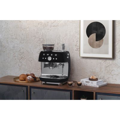4. Smeg EGF03BLEU Kaffeemaschine, manuelle Espressomaschine, 2,4 l