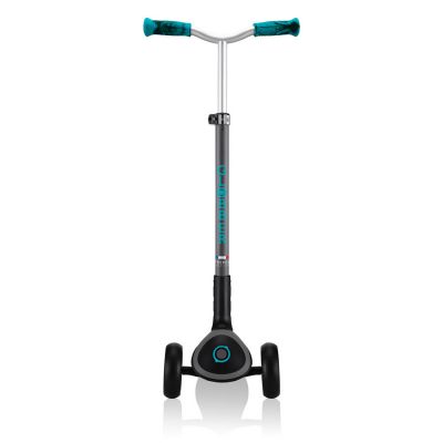 22. Globber Master Prime 3-Rad-Scooter / Schwarz - Blaugrün 664-105