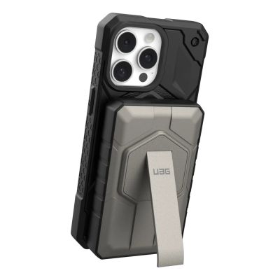 4. Powerbank UAG Rugged 10K – 10000 mAh mit Standfuß, kabelloses Laden mit 10 W, MagSafe-kompatibel, Kabel im Lieferumfang (black/titanium)