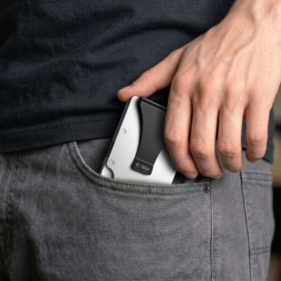 5. Tech-Protect Thorn RFID-Geldbörse – Silber