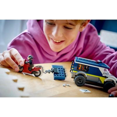 8. LEGO City 60479 Polizeigefängnistransporter