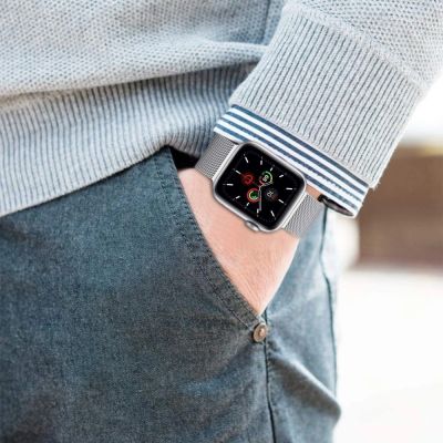 6. Tech-Protect MilaneseBand für Apple Watch 4 / 5 / 6 / 7 / 8 / 9 / SE / Ultra 1 / 2 (42/44/45/49 mm) – Schwarz
