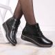 9. Gefütterte schwarze Lackleder-Stiefeletten mit Keilabsatz Filippo