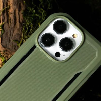 10. Raptic X-Doria Fort Case iPhone 14 Plus mit gepanzerter MagSafe-Hülle grün