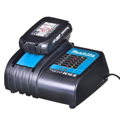 6. MAKITA DUM604SYX Schere