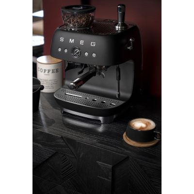 26. Smeg EGF03BLMEU Kaffeemaschine, manuelle Espressomaschine, 2,4 l