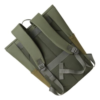 15. Rivacase Eden Rucksack Reiserucksack Olivgrünes gewachstes Leder (Pull-Up), Polyester, recyceltes Polyethylenterephthalat (rPET)