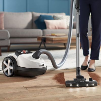 21. Philips Performer LED 8000 Serie Staubsauger mit Beutel und TriActive-Technologie, Modell XD8142/12, 900 W Leistung