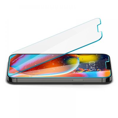 2. Spigen Glas.tR Schlankes gehärtetes Glas für iPhone 13 Pro Max / 14 Plus