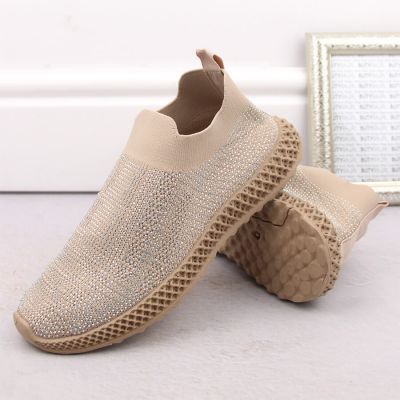 6. D&A W OLI257A beige Slip-On-Sneaker mit Strasssteinen