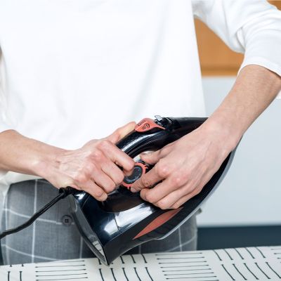 9. Black+Decker BXIR3000E Dampfbügeleisen (3000W; schwarz)