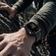 4. Spigen Rugged Armor Schutzhülle für Apple Watch 42 mm – Mattschwarz