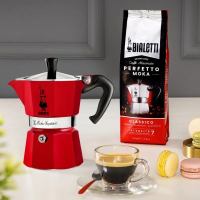 4. BIALETTI 3-Tassen-Kaffeemaschine Moka Express 5466 rot