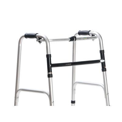 3. Feststehender Rehabilitationsrollator mit Rädern