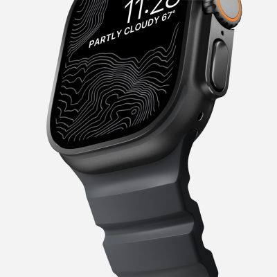5. Nomad Rocky Point Armband, schwarzes Leder, Titan