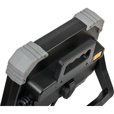 7. Brennenstuhl DINORA 10050 Mobiler LED-Strahler