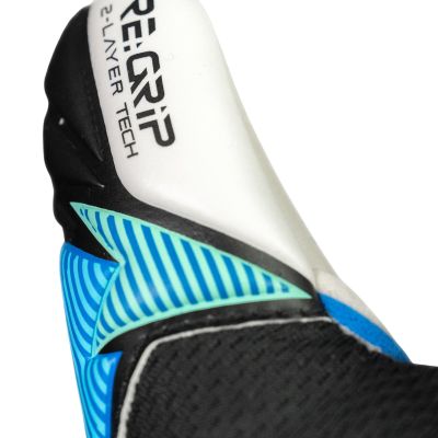8. Reusch Attrakt RE:Grip NC Junior Torwarthandschuhe schwarz und blau 5672535 7272