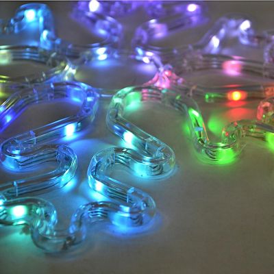 4. DEKORATIVER HÄNGE-SCHNEEFLOCKE 31,5 x 36 CM 60LED RGB TIMER USB