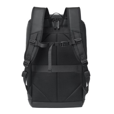 17. Rivacase Eden City Rucksack, Schwarz, Polyester, gewachstes Leder (Pull-Up)