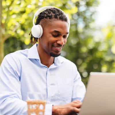 3. Logitech Zone Wireless 2 ES Headset mit Kabel- und Kabelanschluss, Kopfbügel, Anruf-/Musikfunktion, USB Typ-C, Bluetooth, Weiß
