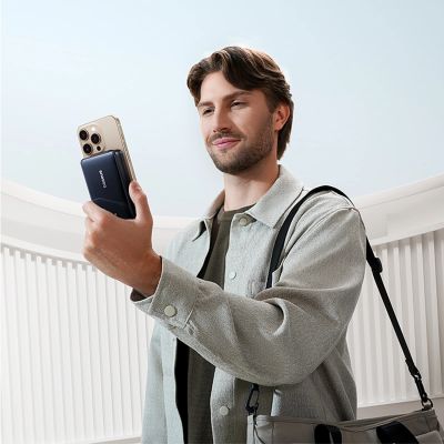 9. Baseus Nomos 10000mAh 45W Qi2 Powerbank mit MagSafe-kompatiblem Ständer und integriertem USB-C-Kabel – Schwarz