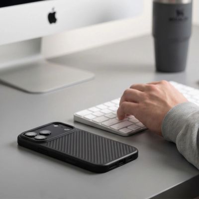 8. Tech-Protect MagCam MagSafe Carbon Hülle für iPhone 18 Pro / 17 Pro – Schwarz