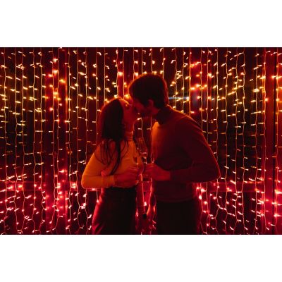 8. Intelligenter LED-Lichtvorhang Twinkly 210 RGB+W 2,1 m