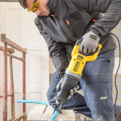 8. Stanley 900W FME360 Säbelsäge