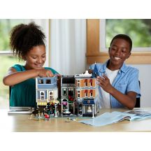 LEGO Creator Expert 10255 – Montageplatz