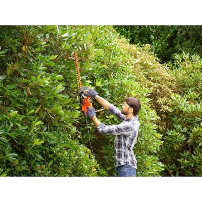 18. Elektrische Gartenschere 45 cm BEHT201 BLACK+DECKER