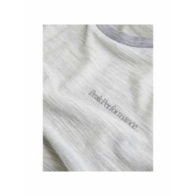 8. Peak Performance W Magic Crew Thermoshirt Grau