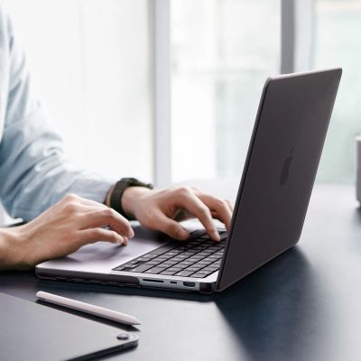 5. Spigen AirSkin Hülle für MacBook Pro 16" 2021 / 2023 / 2024 / 2025 / 2026 - Halbtransparent