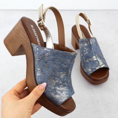14. Damen-Plateausandaletten aus Jeansstoff mit goldfarbenen Details M.Daszyński MR23126-7