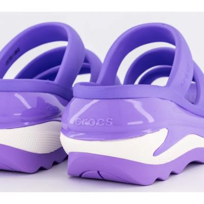 3. Crocs Mega Crush Clogs mit drei Riemen, 209842-5AJ