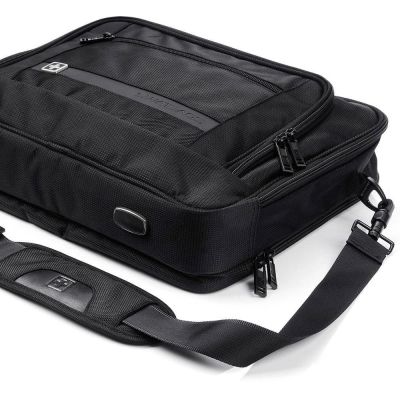 7. Swissbags Lausanne 15L Umhängetasche