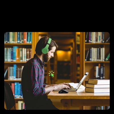 8. Ugreen Kabellose ergonomische optische Maus – Schwarz